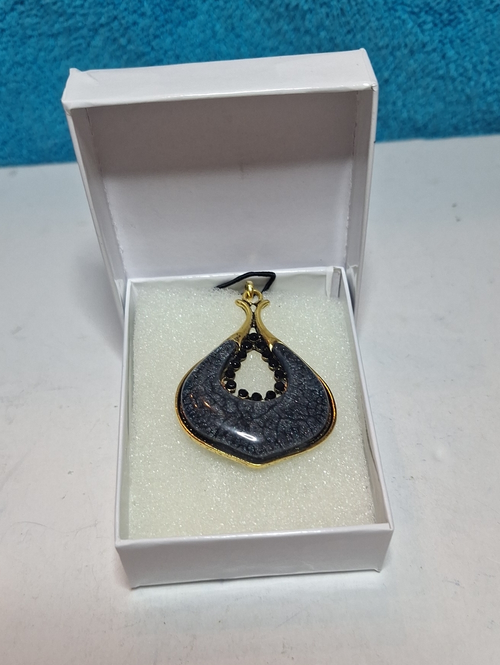 Black & Gold Tone Chunky Tear Drop Fashion Pendant Necklace With Ribbon Chain - Picture 7 of 7